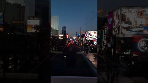 MGM 그랜드와 뉴욕뉴욕호델을 잇는 육교에서 바라본 노을지는 저녁 풍경