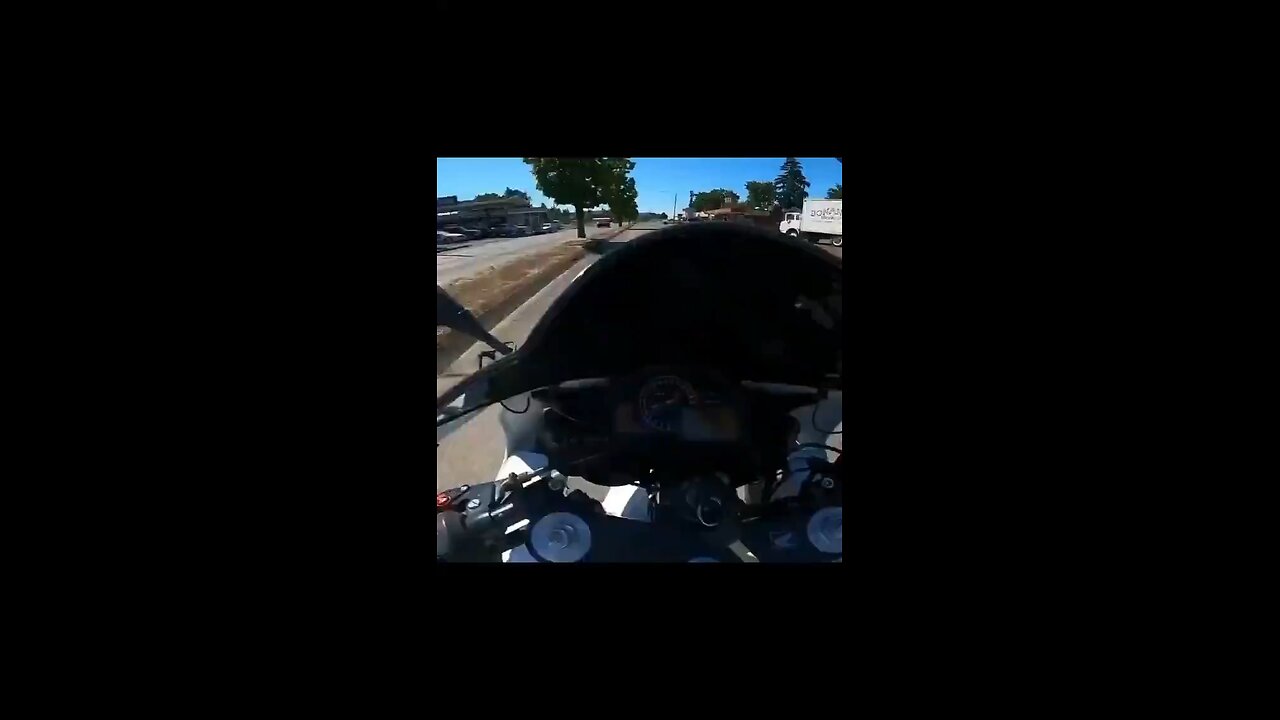 Biker pulls a mission impossible move. 👀