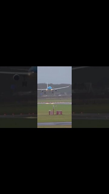 👍👍Difficult landing well done by pilot👨🏻‍✈️
