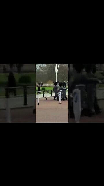 The kings guard salutes Buckingham Palace #buckinghampalace