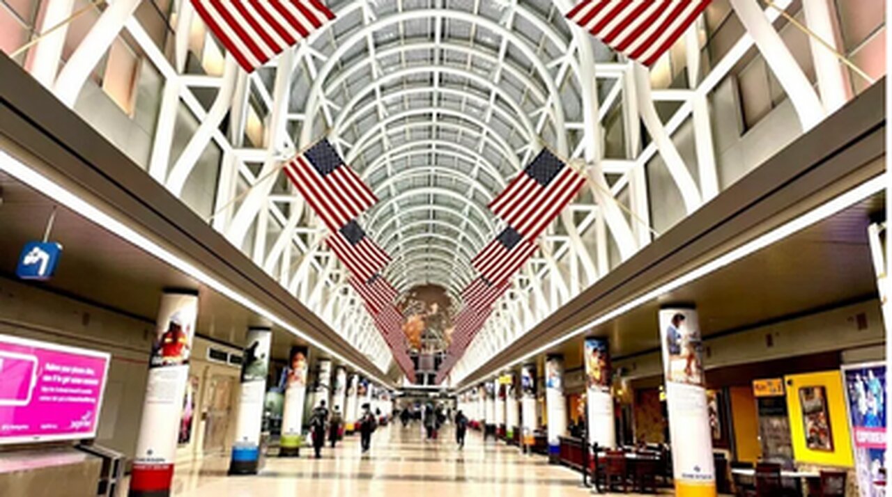 Arrival of the #Supreme at #Chicago O'Hare in 1993 !