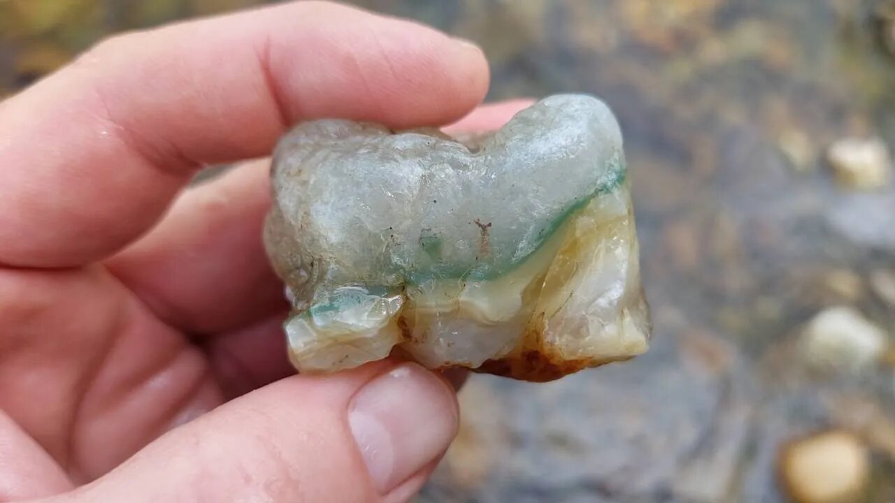 Awesome agate hunt in a New Zealand river - and I cut the rocks at the end! [Hind's river, NZ]