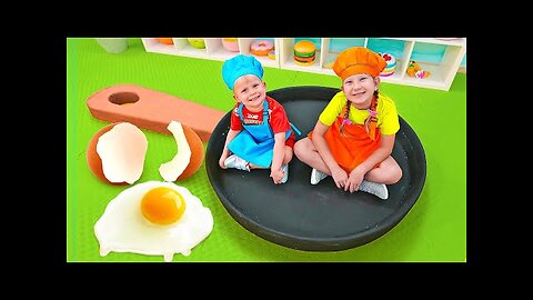 Oliver Learns Cooking Breakfast | Playing Cafe