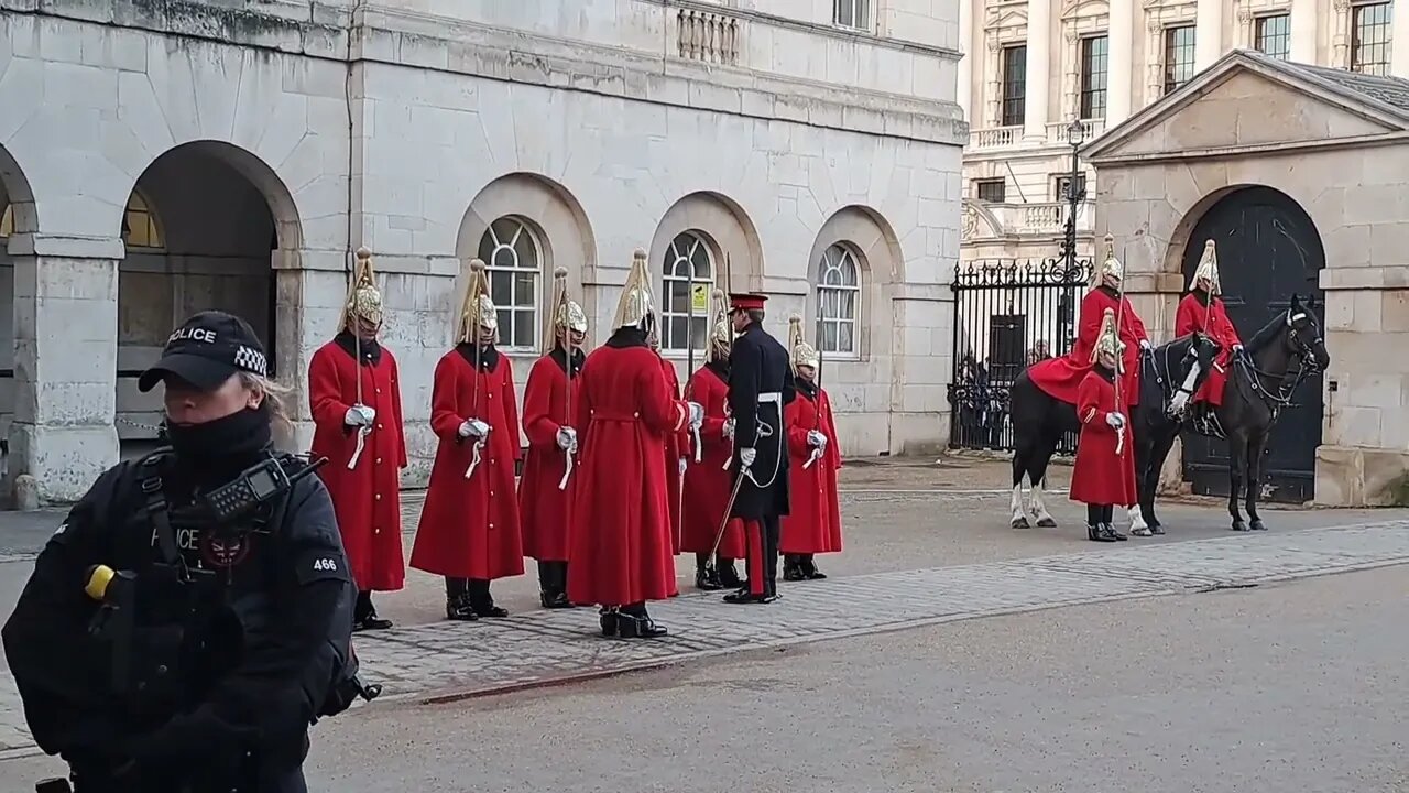4 o'clock inspecting the uniform #horseguardsparade