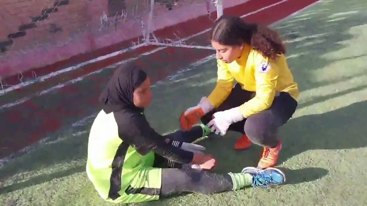 جوليا تحصد مع فرقتها كأس البطولة بعد تصدي لركلتي جزاء