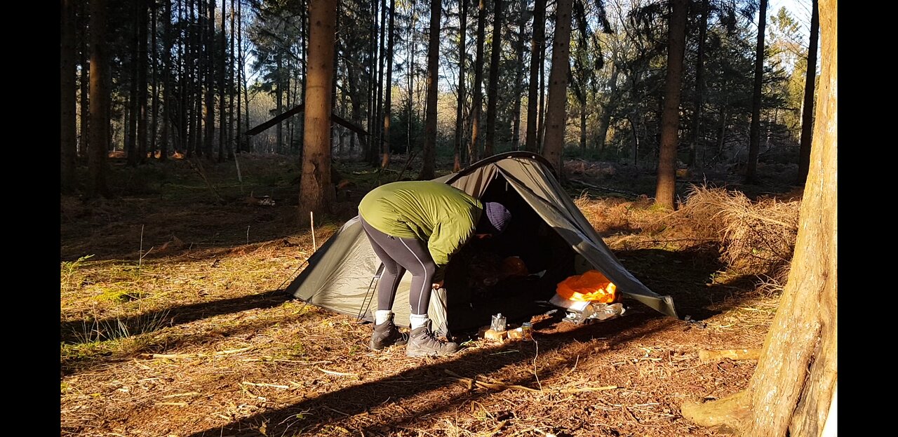 Manipulating the door on the Snugpak Scorpion 3. 21st Jan 2023