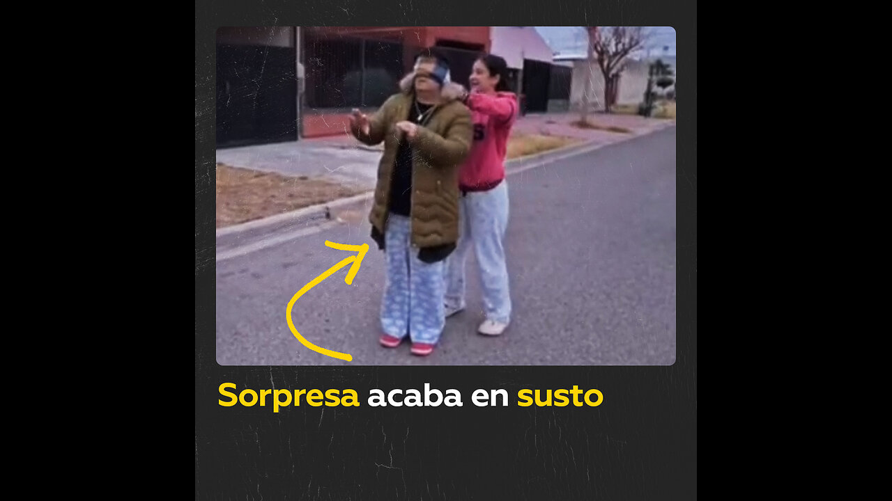 Hijas sorprenden a su madre con un regalo sorpresa por su cumpleaños