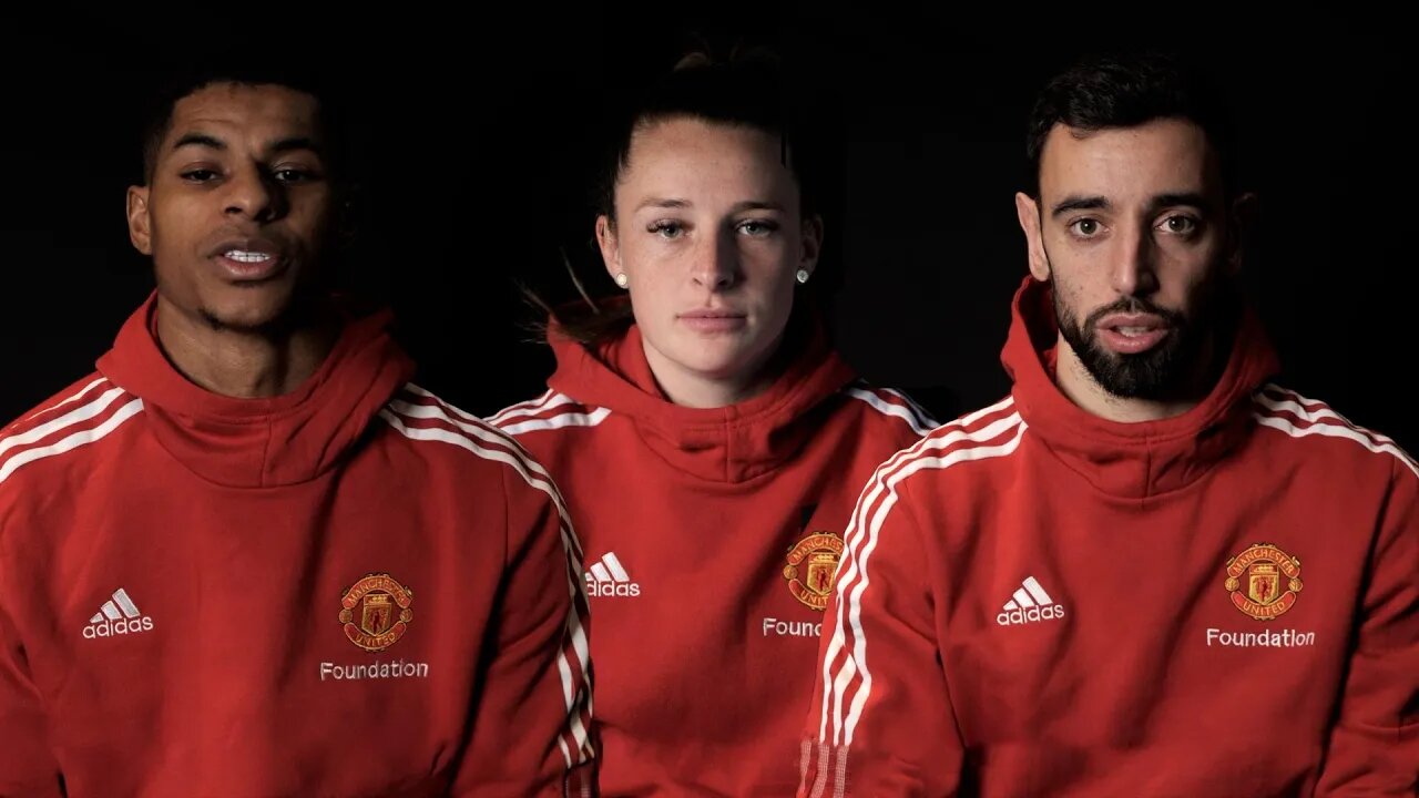 Manchester United players recite moving poem in honour of Busby Babes