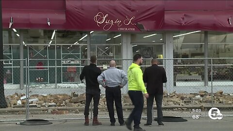 Suzin L's in Elyria temporarily closed after part of facade falls off