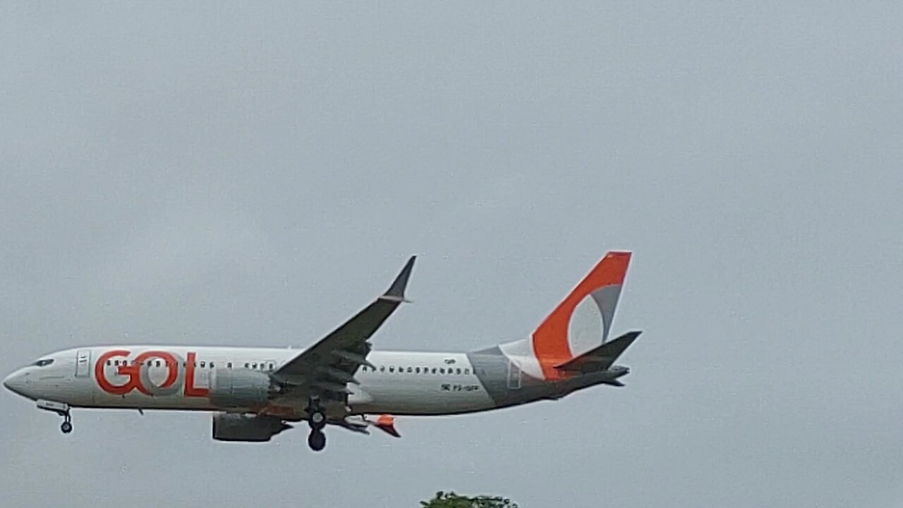 Boeing 737 MAX 8 PS-GPF vindo de Brasília para Manaus