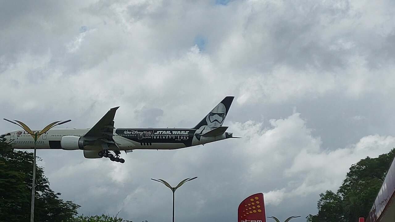 Boeing 777-300ER PT-MUA Stars Wars vindo de Guarulhos para Manaus