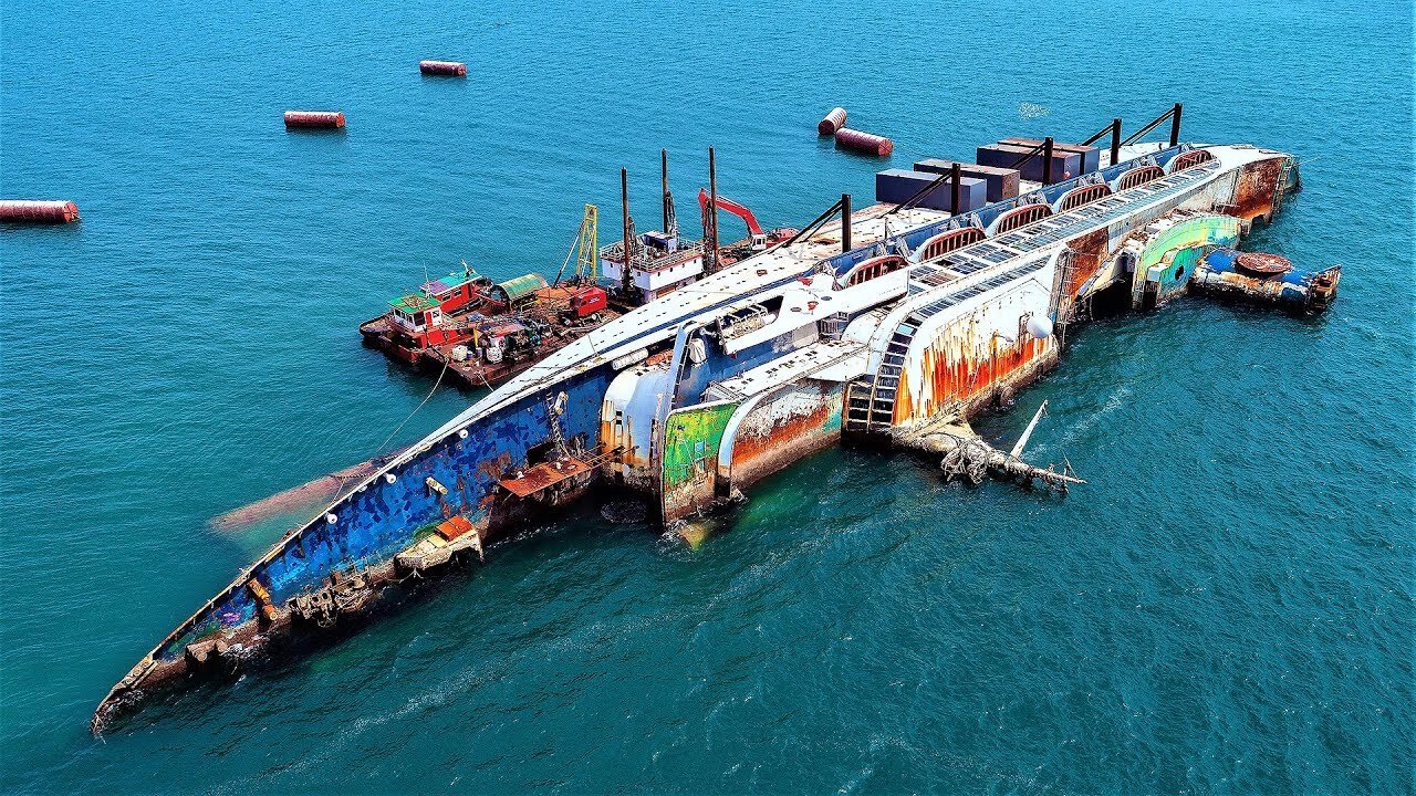 10 GIANT Abandoned Ships !