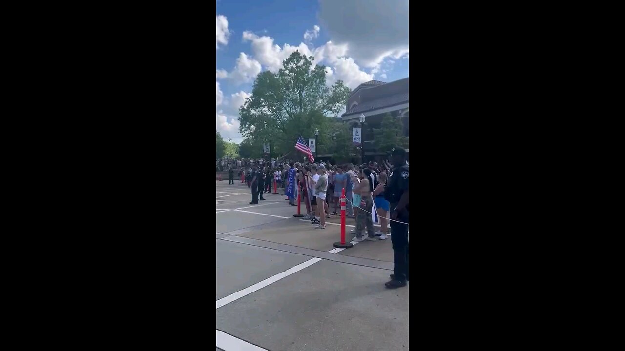 The 2 sides agree on something! "Fuck Joe Biden" chant breaks out