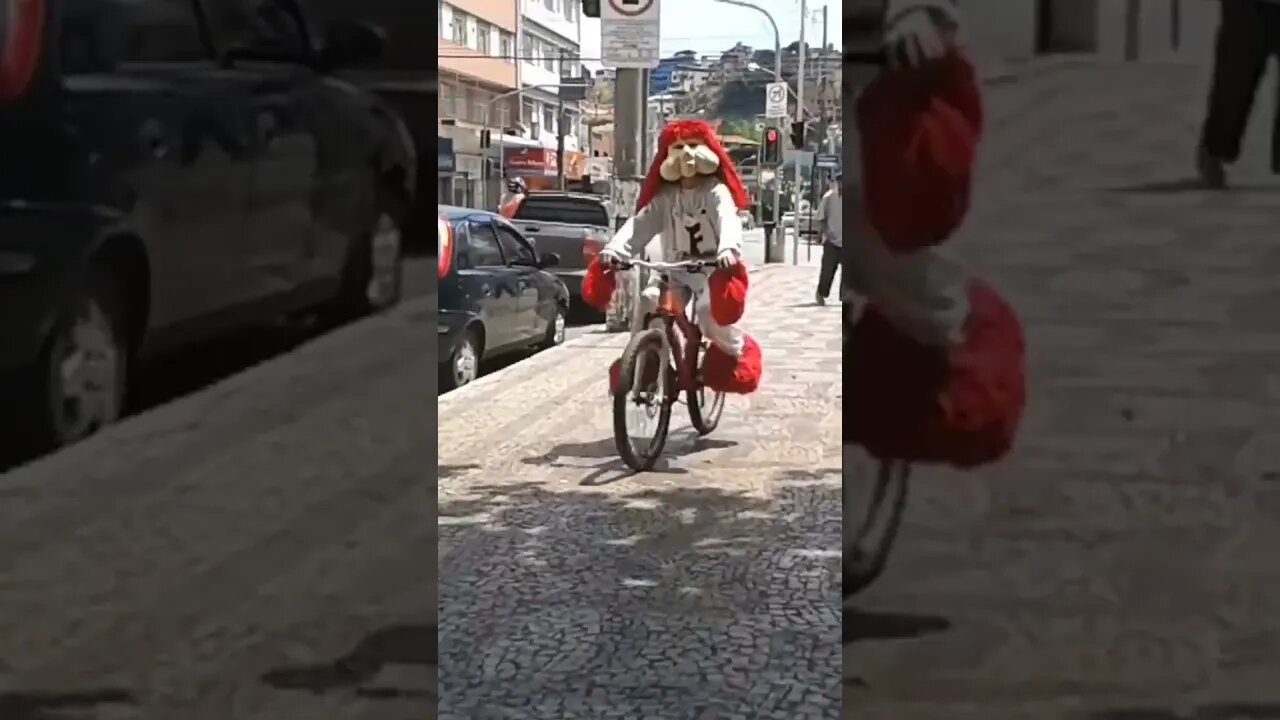 SENSACIONAL, FOFÃO ANDANDO DE BICICLETA NA CARRETA DA ALEGRIA, LIKE