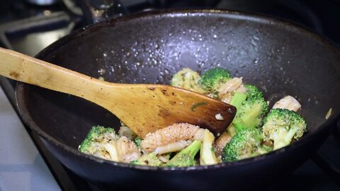 Get information on how to cook vegetables in an iron pot