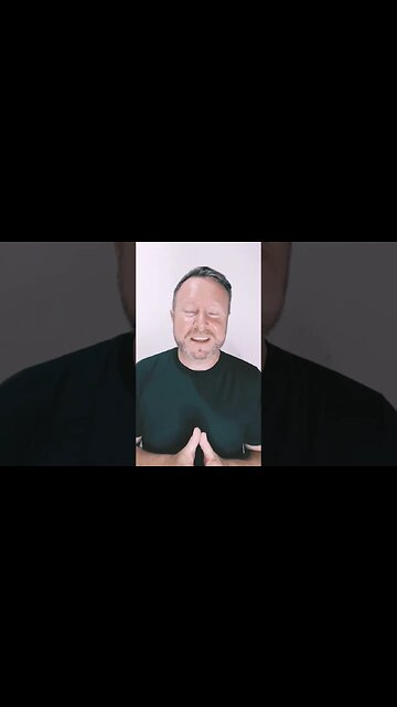 Ela posta foto com todo mundo menos comigo...