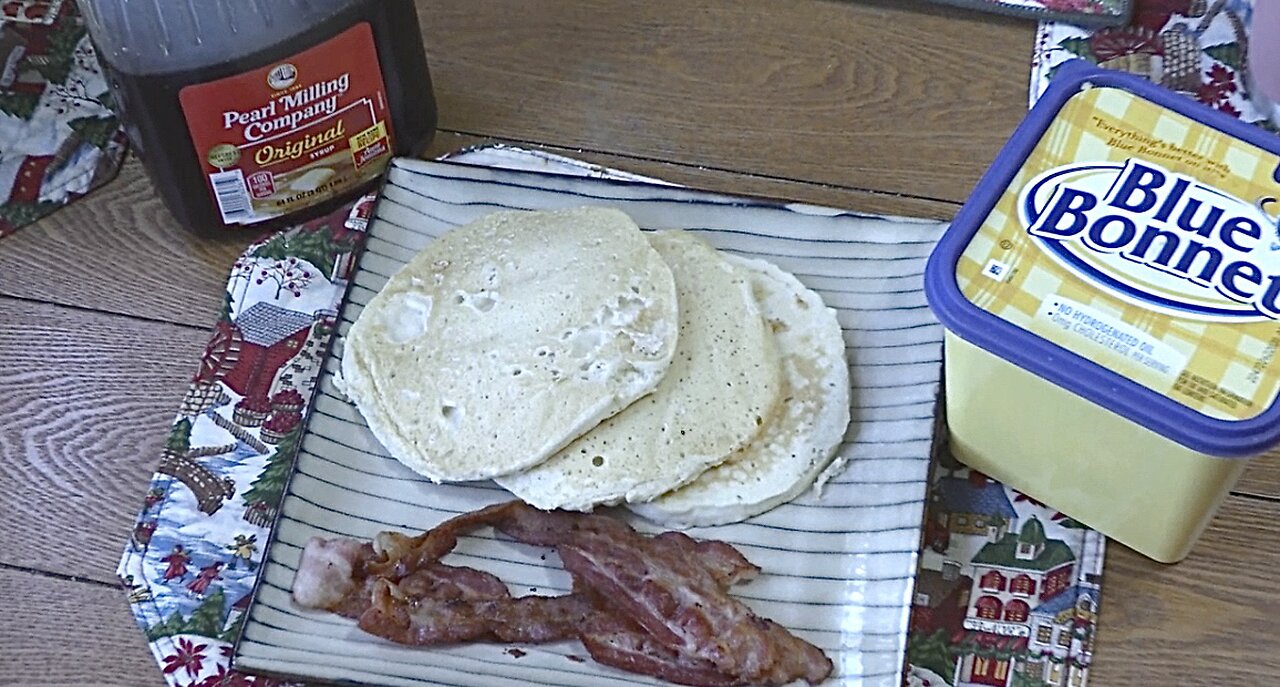 Basic pancakes and bacon