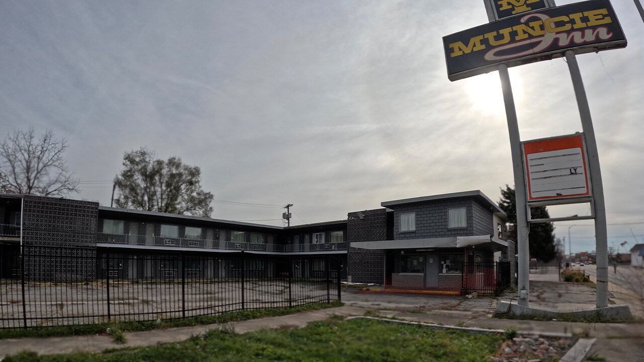 Abandoned 60's Motel - Indiana