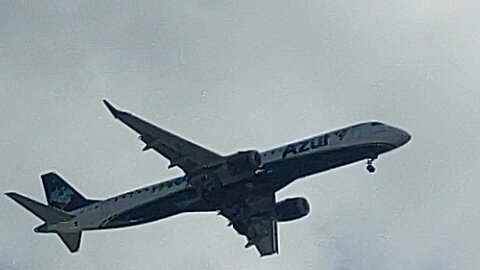 Embraer 195 PR-AXZ coming from Recife to Fortaleza