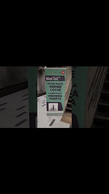 #MetroSantiago Metro Santiago Anden Subida 🚉 #Domingo #bicicleta #ciclorecreovia