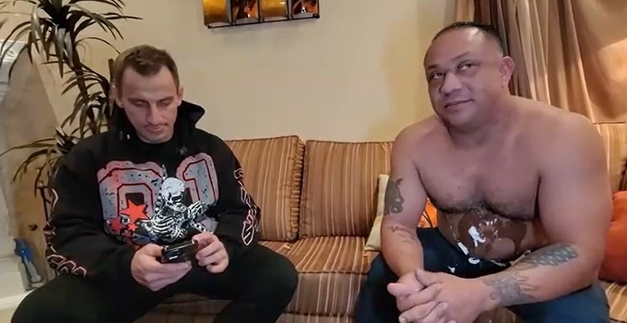 IP2 Stories - Vitaly Catches Chomo Rubbing Nutella On Himself W/ The Decoy! Guy Runs