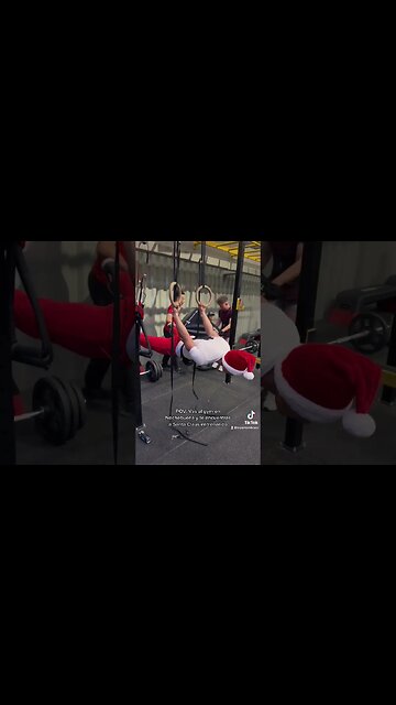 POV: Vas al Gym en Navidad y Encuentras a Santa Claus Entrenando 🎄