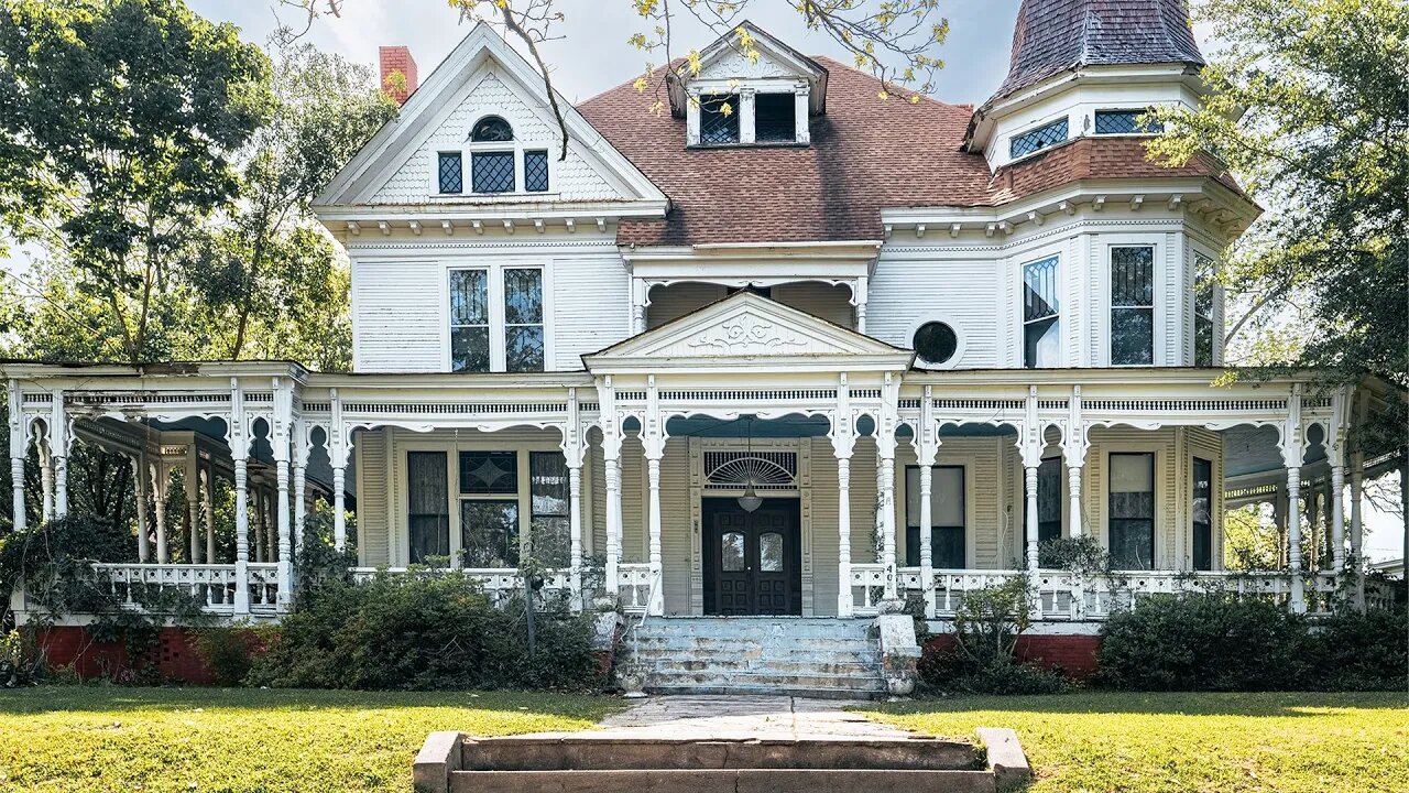 Abandoned 100 Year Old Victorian Mansion (Southern Home)