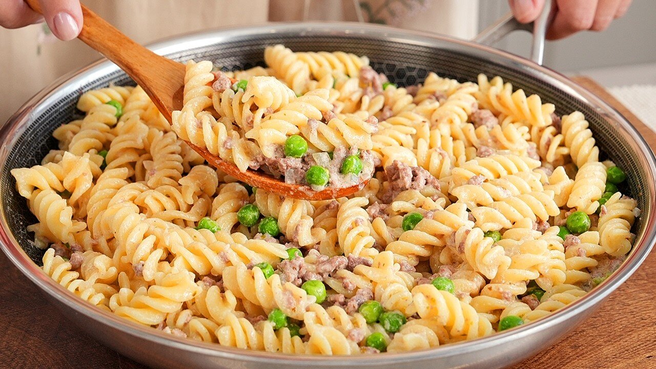 Pasta with ground beef in a creamy sauce. Incredibly delicious!