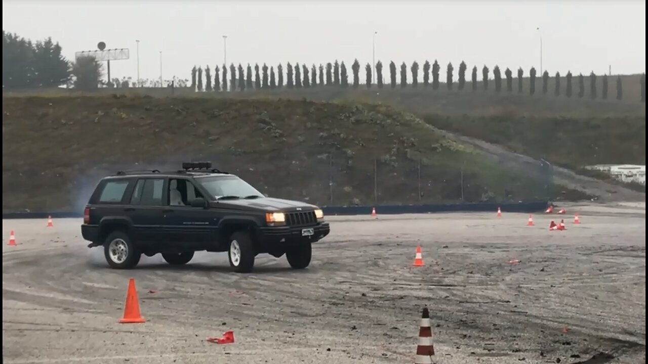 JEEP GRAND CHEROKEE V8 DRIFT american winter race