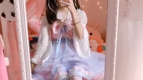 Little girl: jk little sister changes in seconds, which one do you like