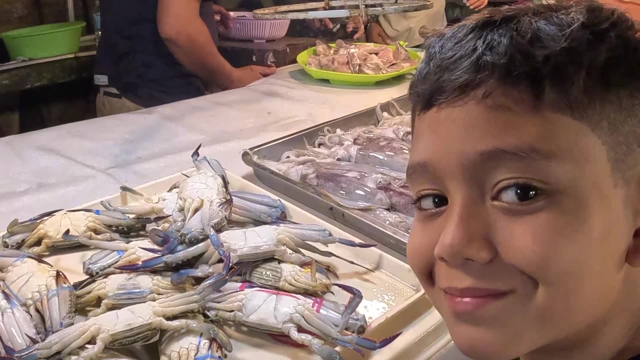 Seafood Hunt at the Market 🦀🐟🦑