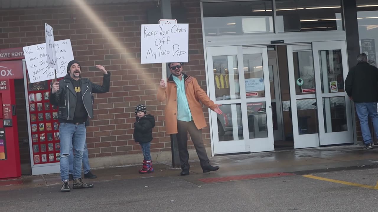 Protesting @JewelOsco to get Black Olives off our Taco Dip! #villapark