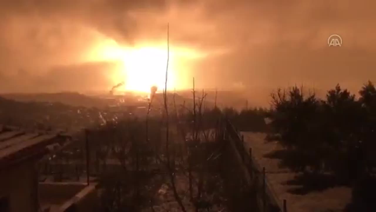 Huge fire raging in the city of Kahramanmaraş, Turkey following the