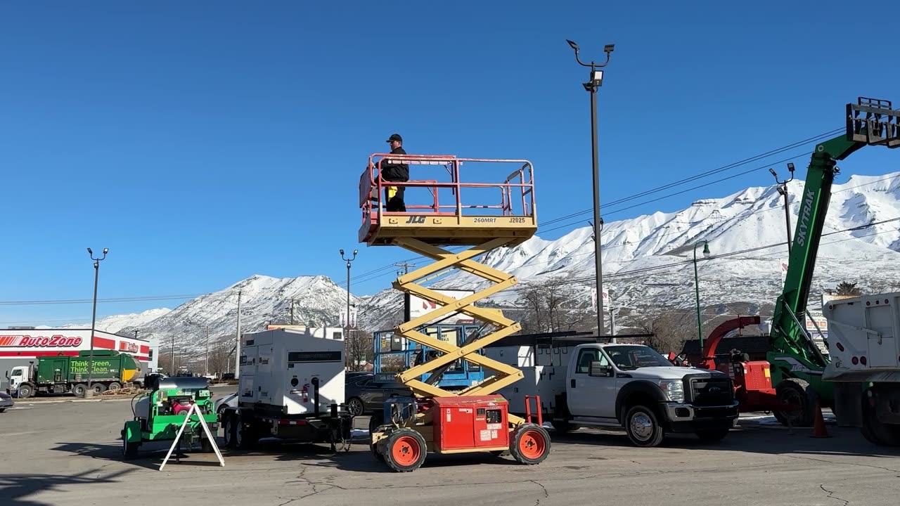 Scissor Lift 2000 JLG 260MRT4x4 32' Platform Dual Fuel