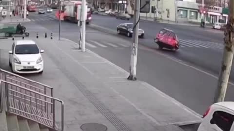 to turn a corner in a threewheeler