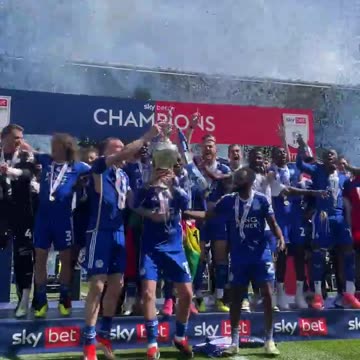 Vardy making sure Albrighton and Pereira were there to lift it with him.