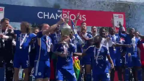 Vardy making sure Albrighton and Pereira were there to lift it with him.