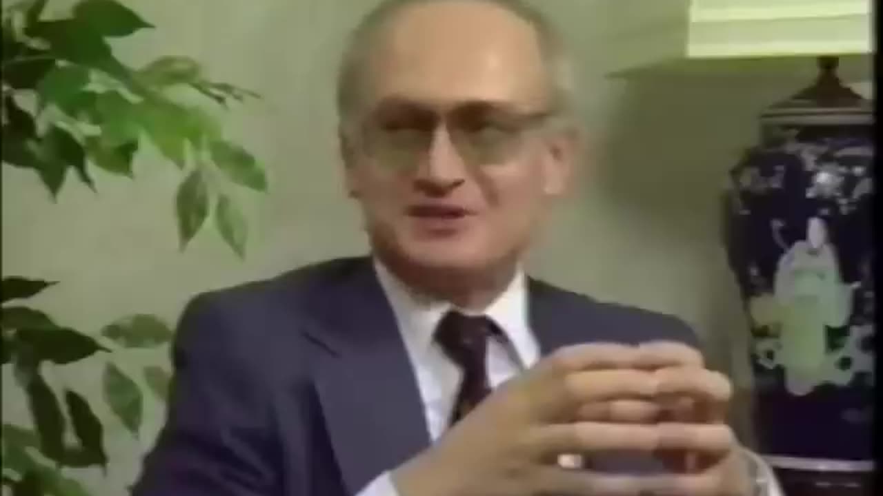 Defector Yuri Bezmenov 1985 Interview | KGB Manipulation of US Public Opinion