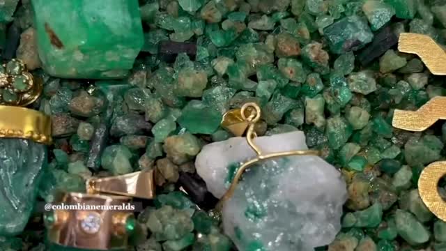 Raw rough natural Colombian emerald crystal yellow gold handmade necklace pendants 14K