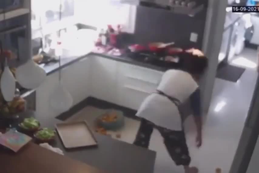 Funny people, mom is cooking dinner and her hair, ouch that has to hurt hair on fire from stove