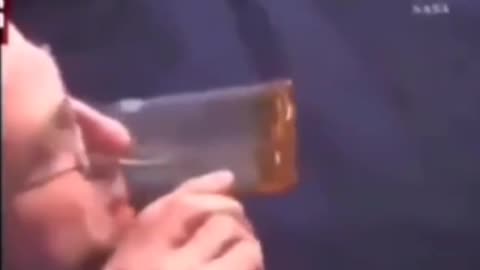 Don Pettit "space coffee bag" CGI error