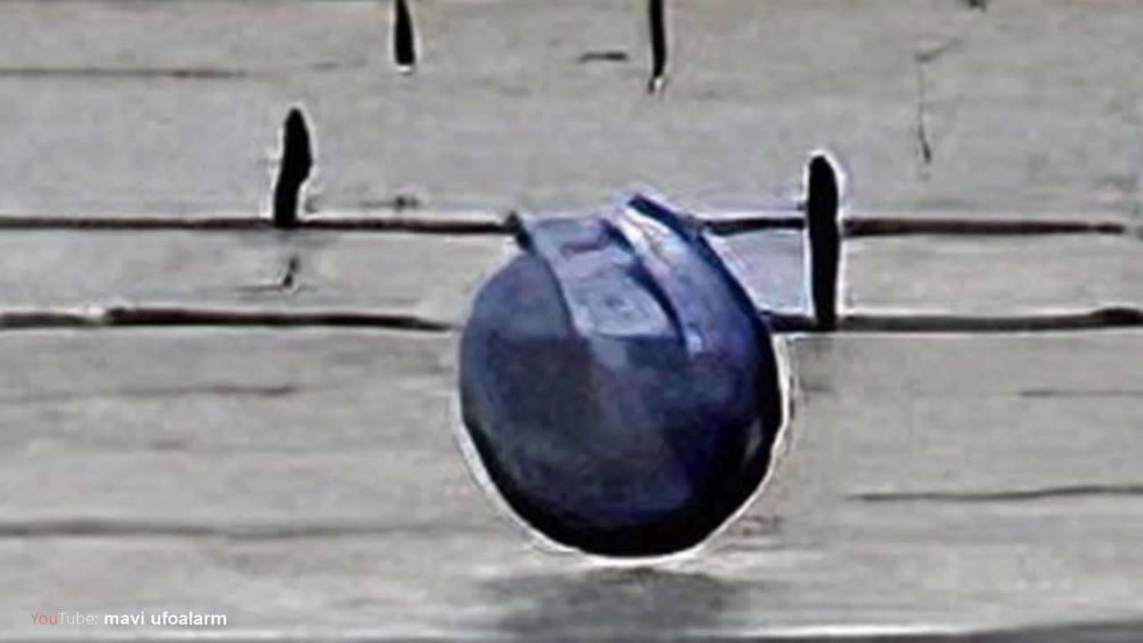 Un objet en forme de boule a atterri sur la piste de l'aéroport de Manchester ! Un OVNI en Russie