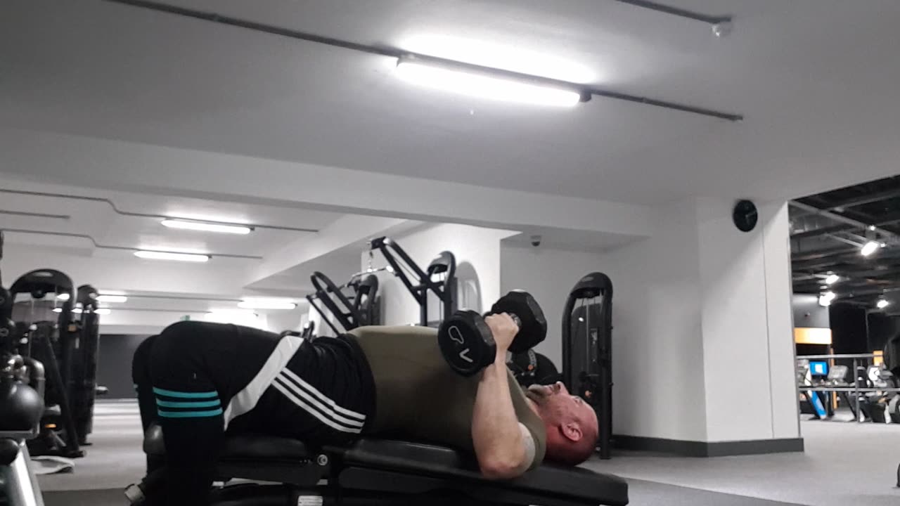 Decline dumbell chest press 5th Feb 2023