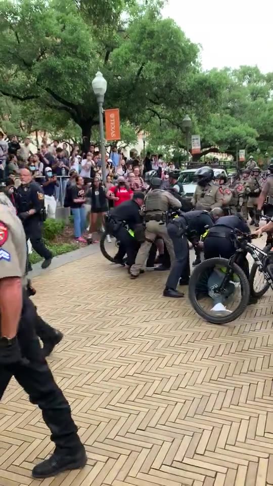Hamas pro-Hamas protestor find out you don't mess with Texas