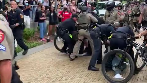 Hamas pro-Hamas protestor find out you don't mess with Texas