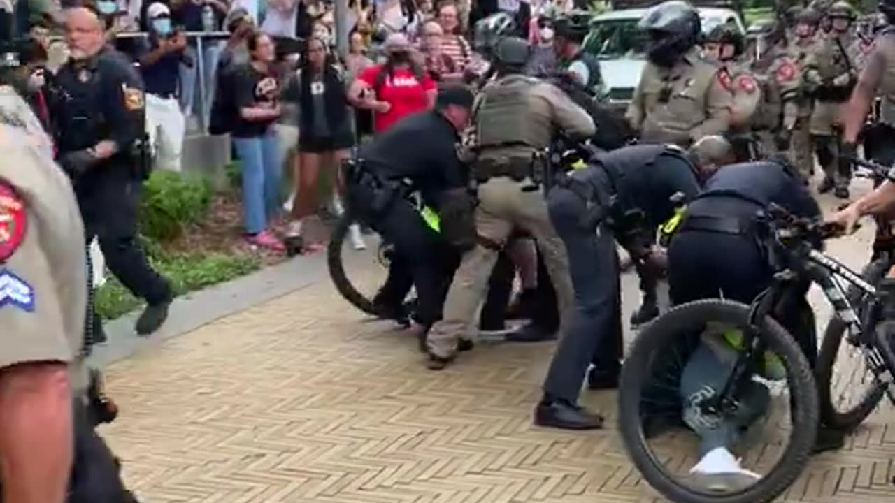 Hamas pro-Hamas protestor find out you don't mess with Texas