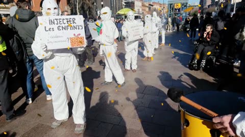 Les Masques Blancs Toulouse Action Pancartes le 4 fev