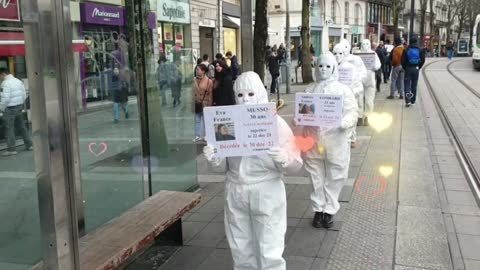 Les Masques BLancs Nantes action Pancartes le 28 janv 2023