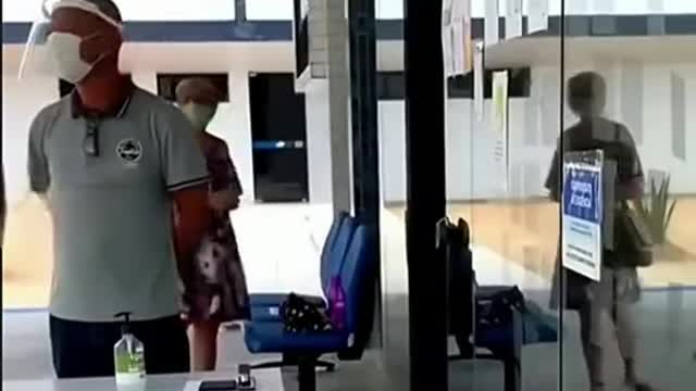 Aposentados ficam sem dinheiro