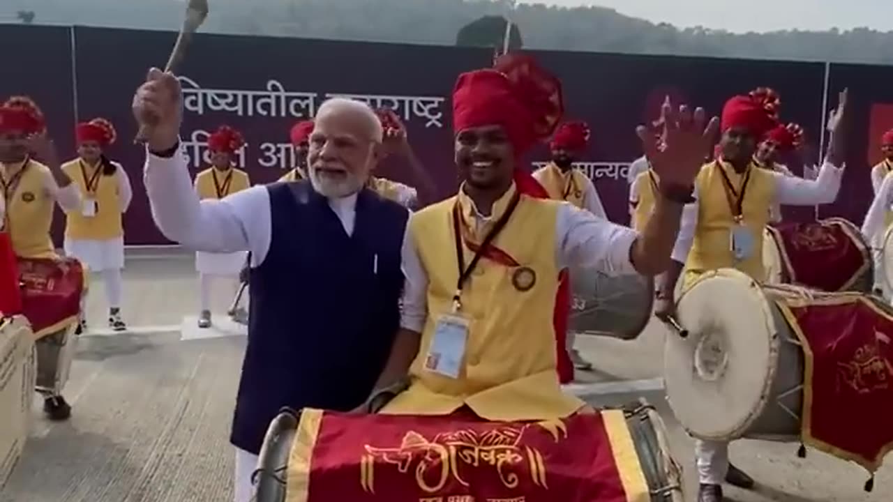 PM Modi gets a traditional welcome in Nagpur!